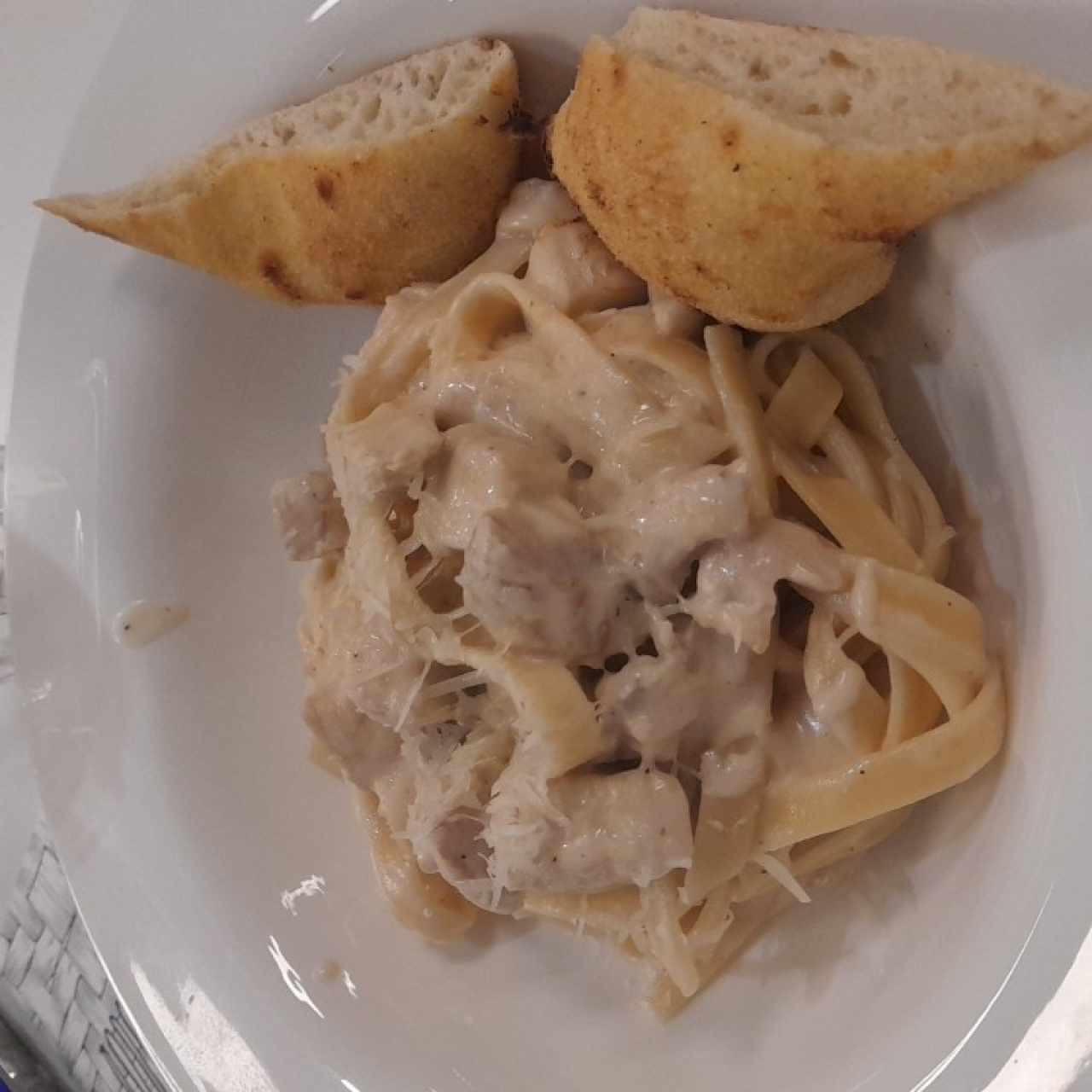 Pasta Alfredo con pollo