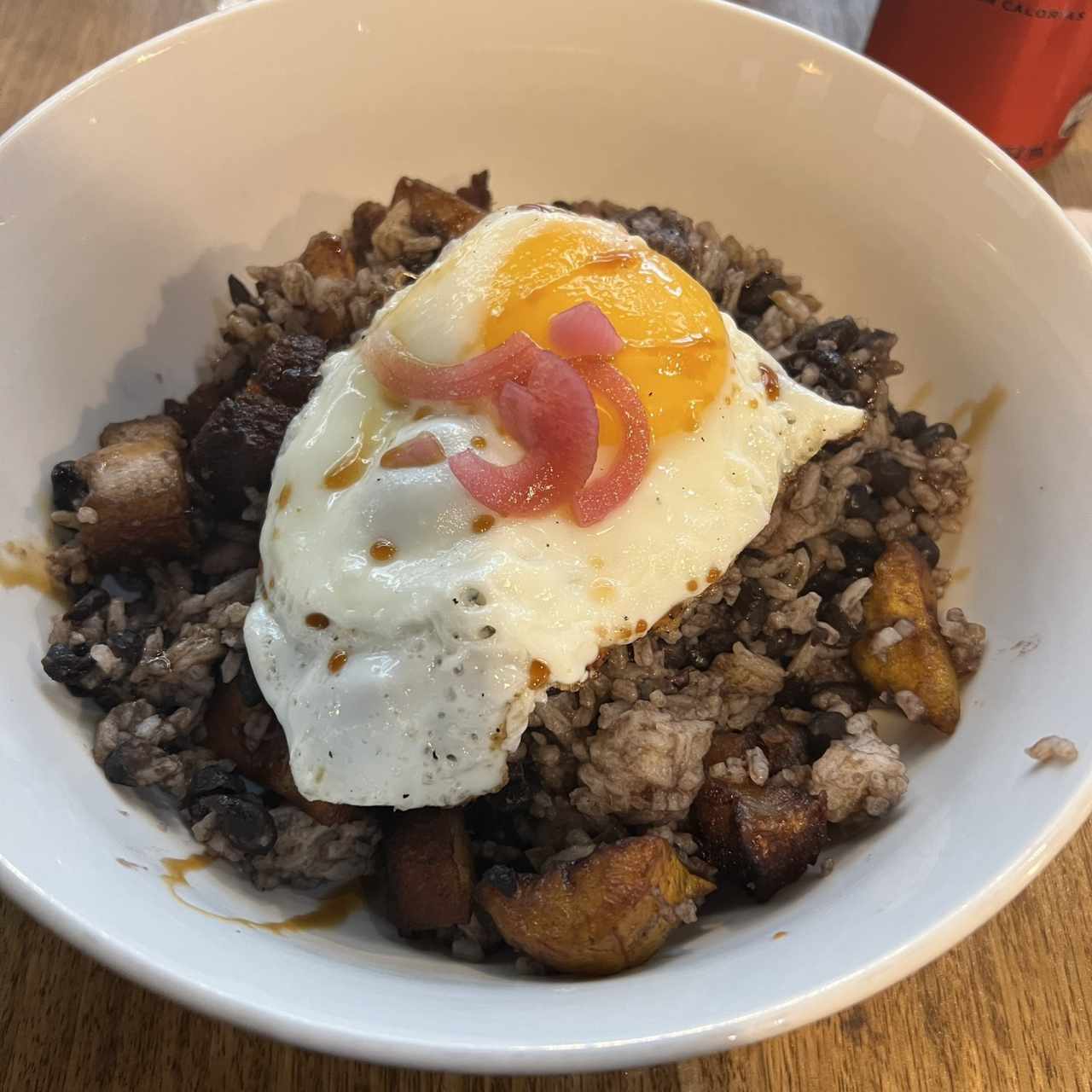 Arroz con Puerco y Frijoles al caballo