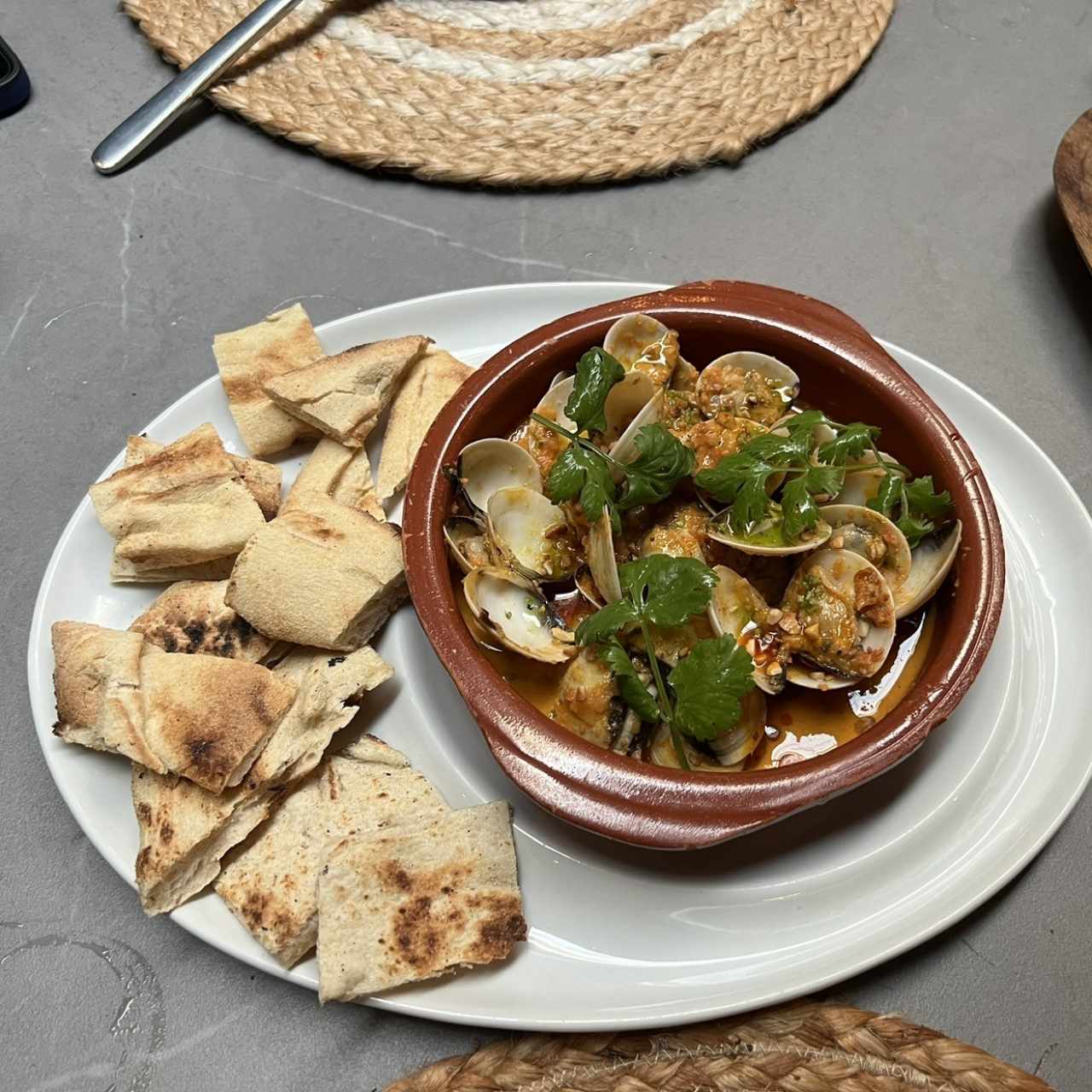 Almejas y Chorizo Tableño Hasta la Guacha