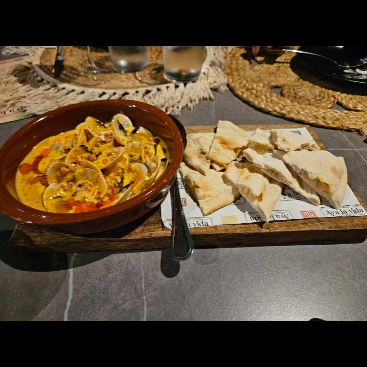 Almejas y Chorizo Tableño Hasta la Guacha