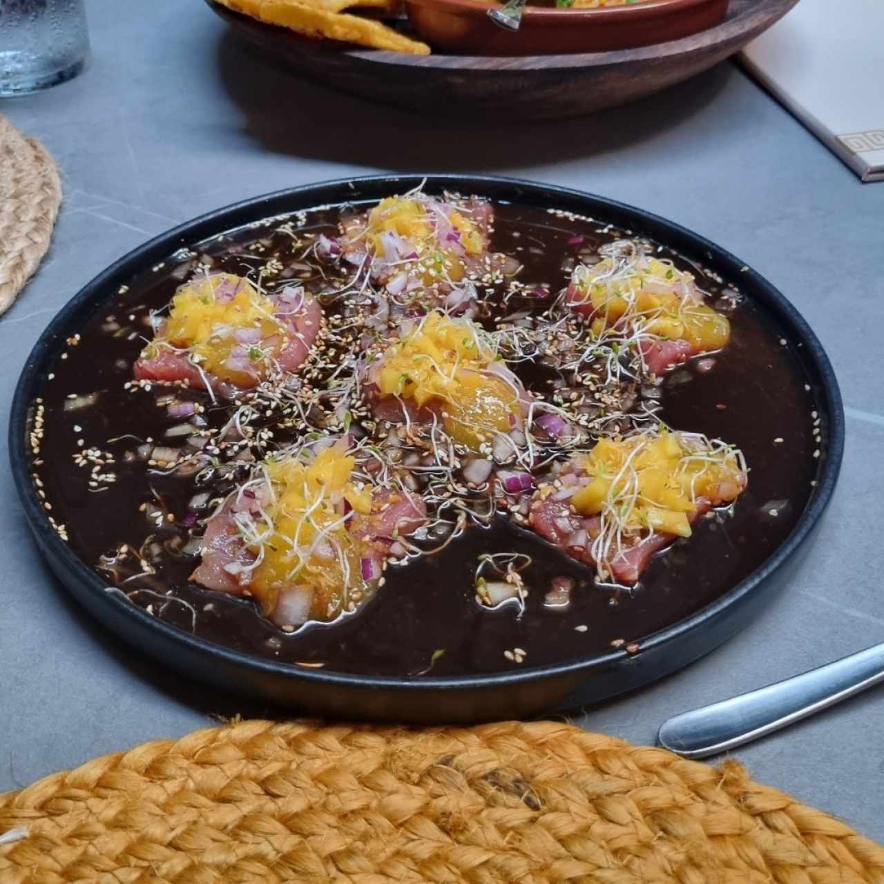 Tiradito de Atún Con los mangos bajitos (GF)