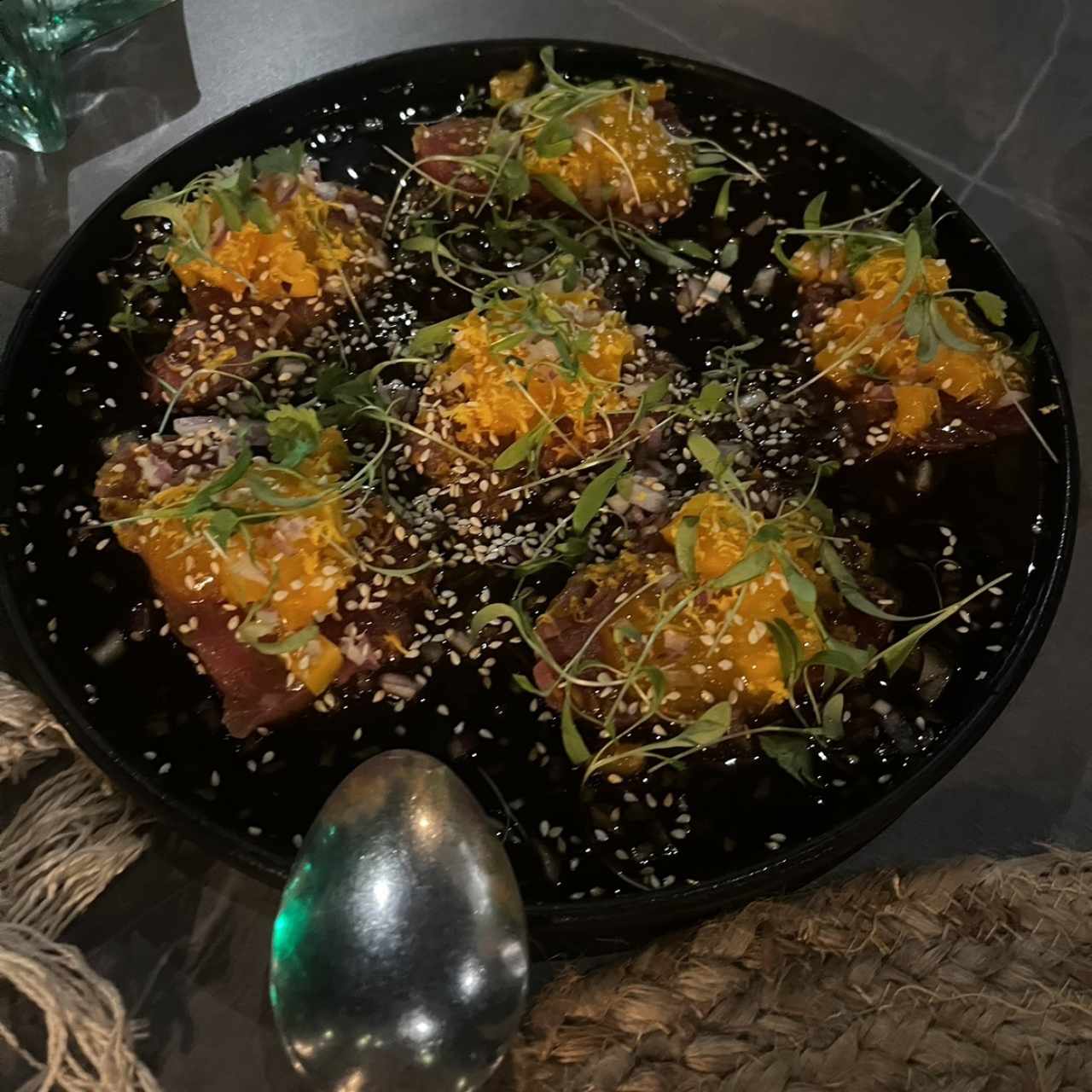 Tiradito de Atún Con los mangos bajitos (GF)