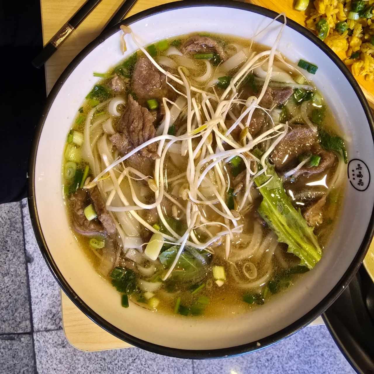 Pho de Carne Salteada con Chow Fun