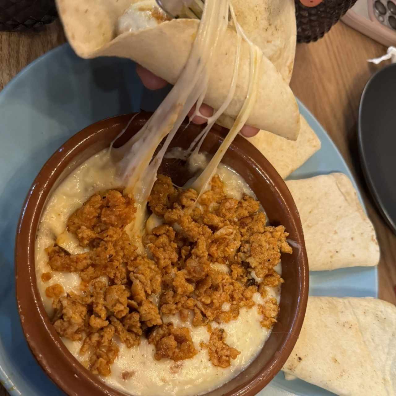 Queso fundido con chirizo 