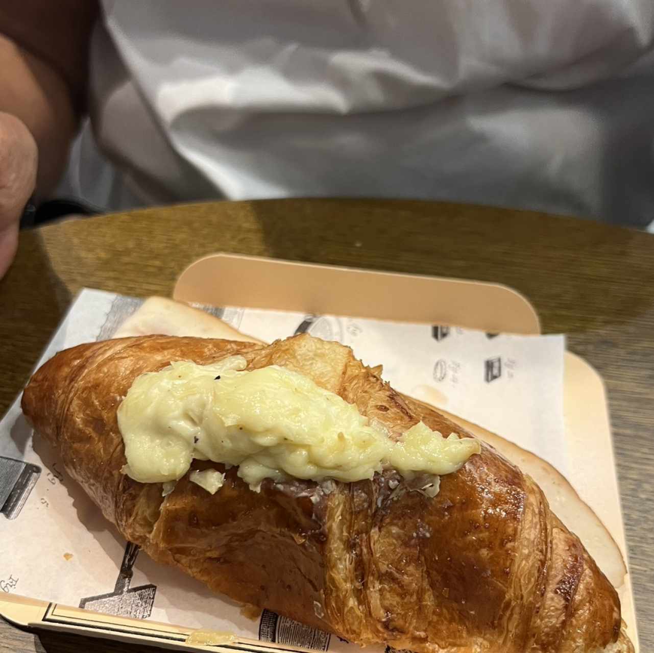 Croissant au Fromage et Jambon