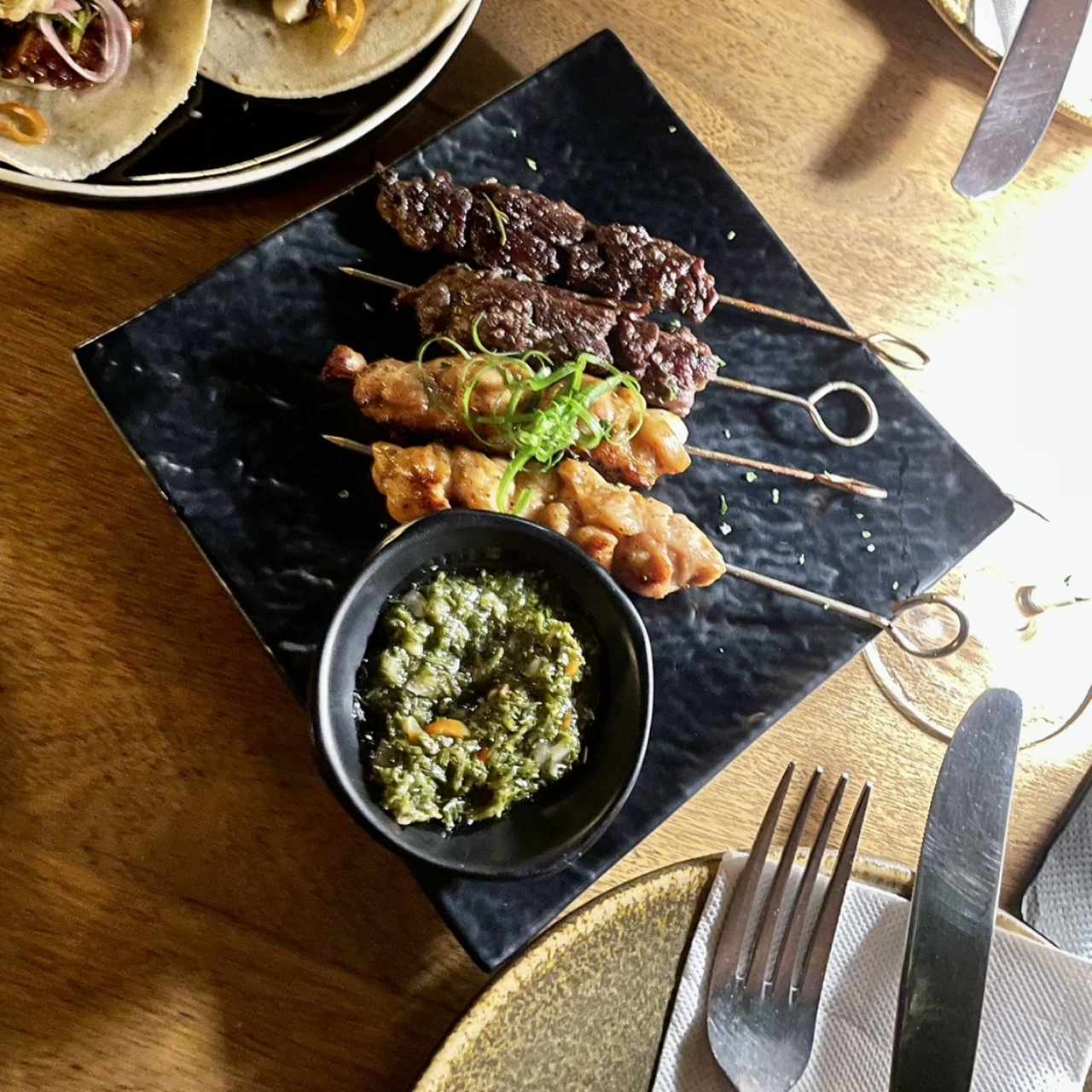 Tapeo - CARNES EN PALITO