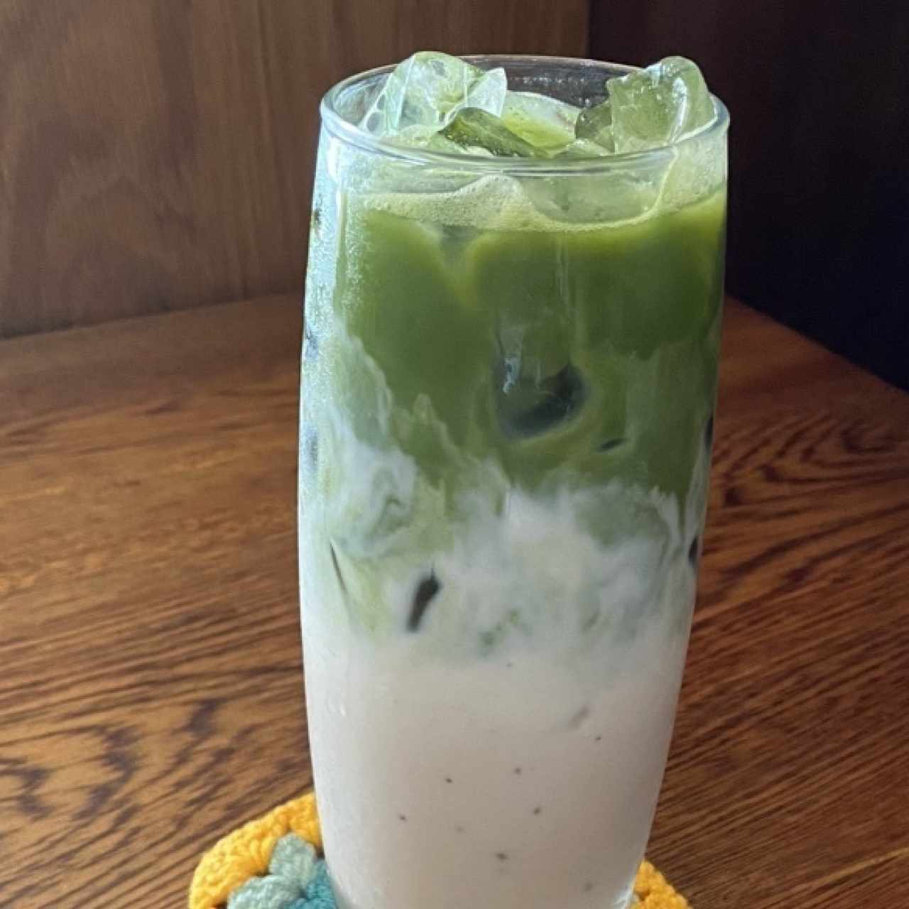 Iced matcha con leche de avena