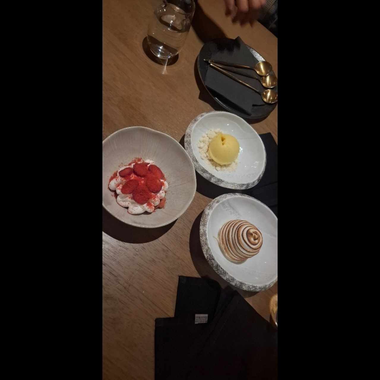 fresas con crema, tres leches y sorbet