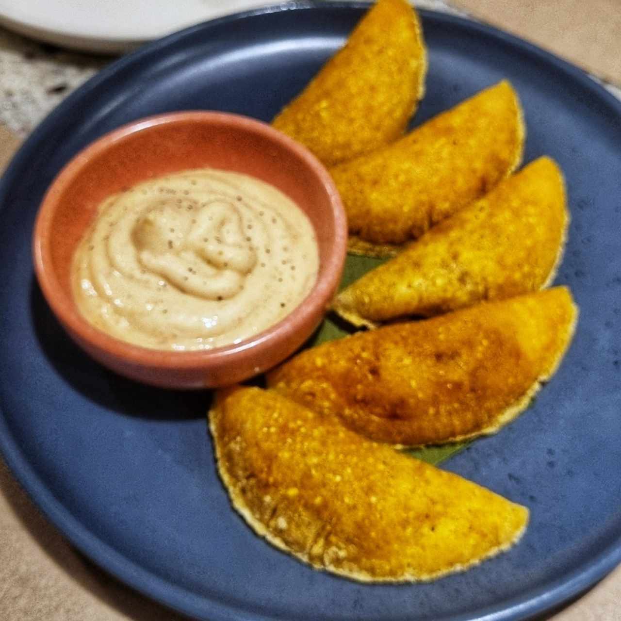 empanadas de pulpo al coco con aioli de kimchi 