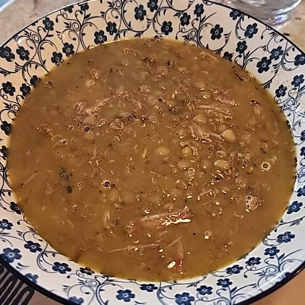 Sopa de lentejas con rabo ahumado - Porción Completa