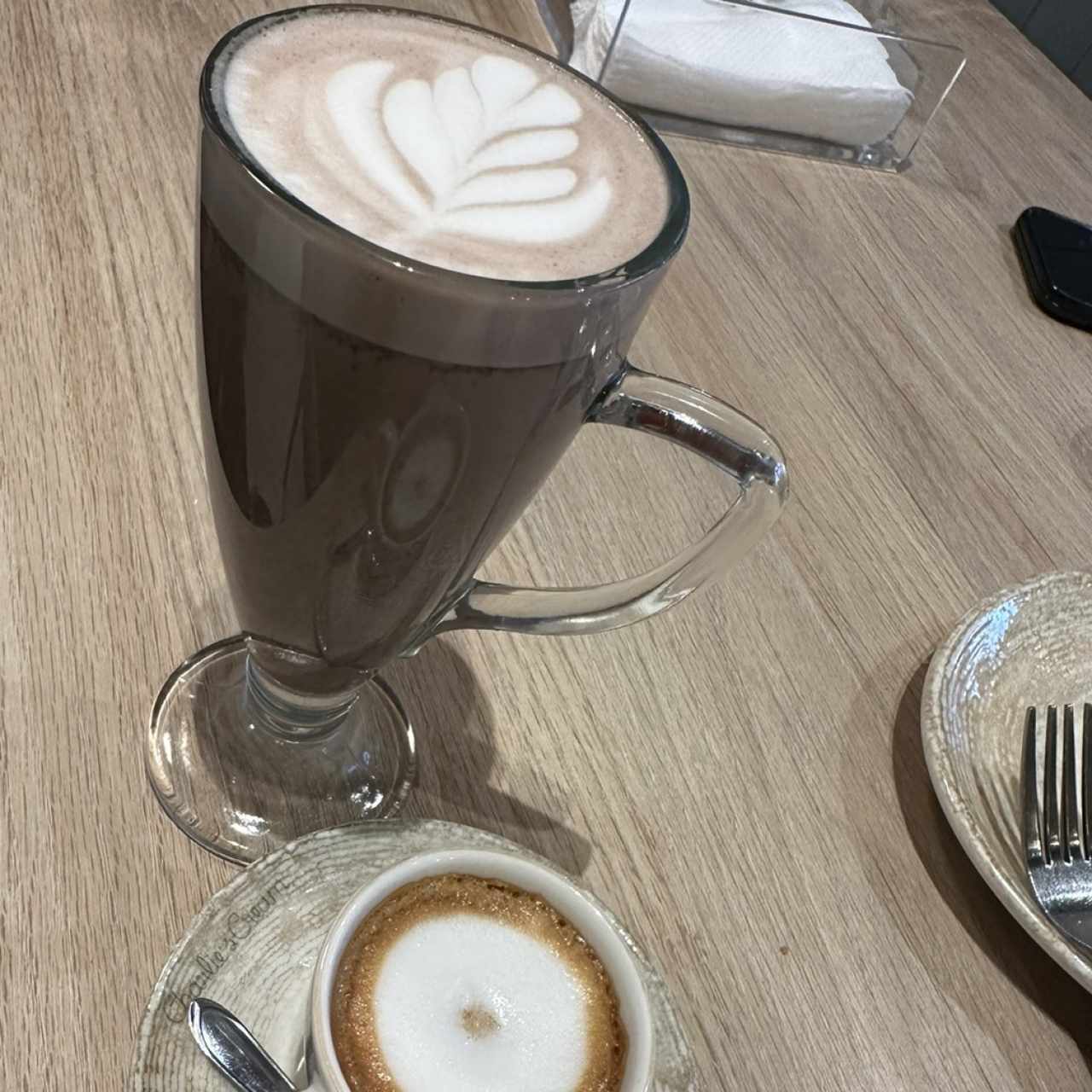 Chocolate caliente y machiato 