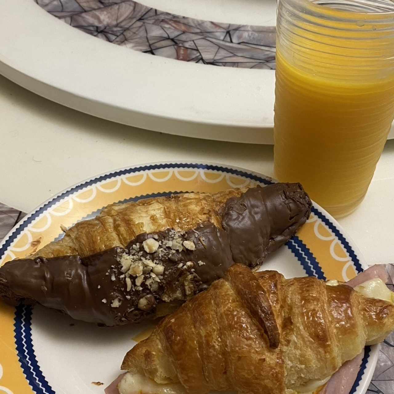 Croissant jamón y queso