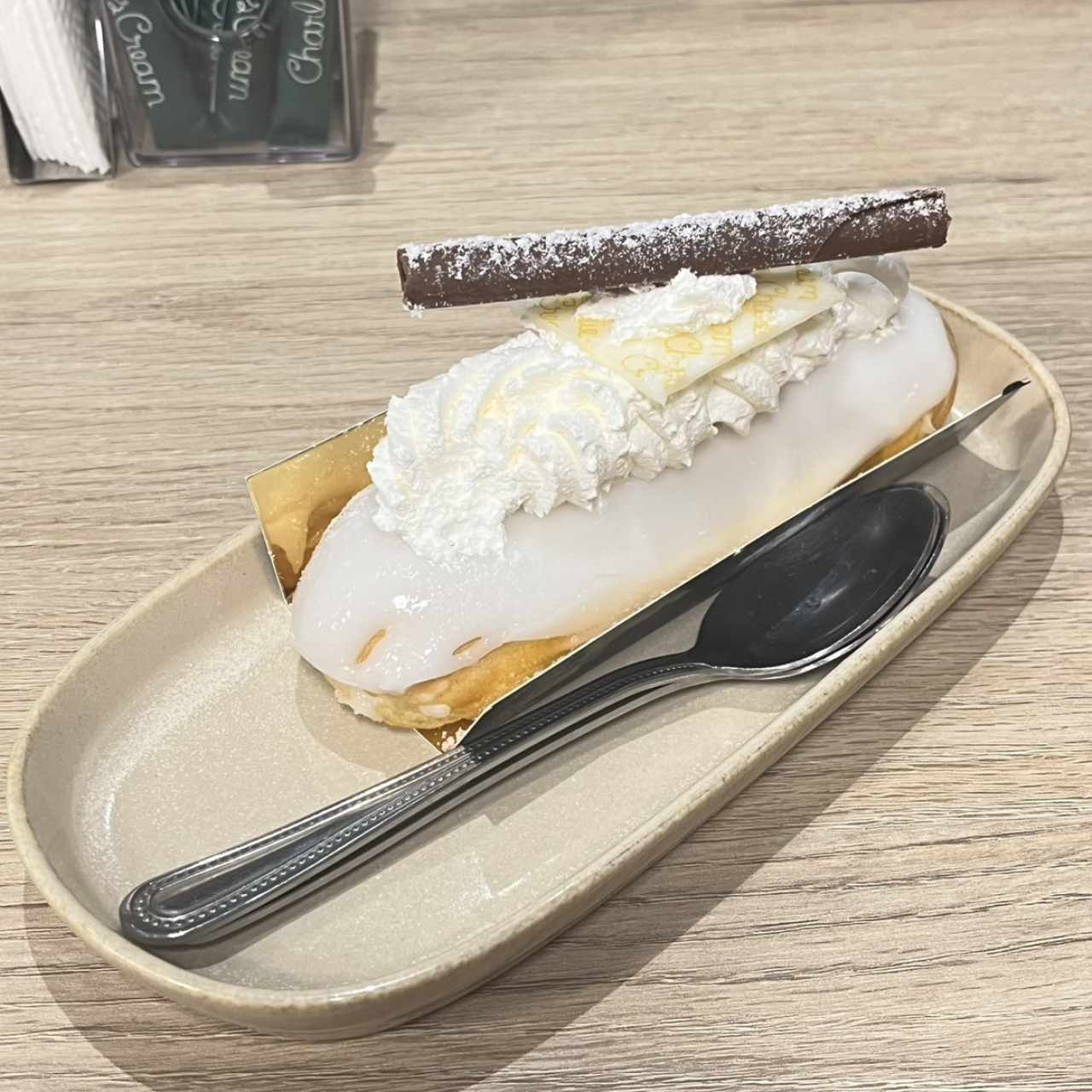 Éclair de crema pastelera