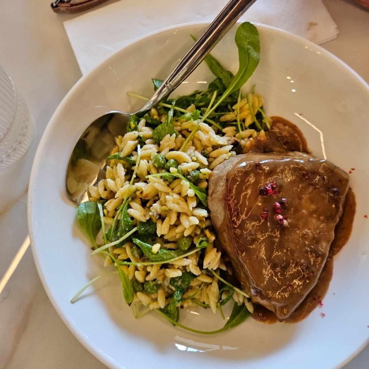 tuna con ensalada