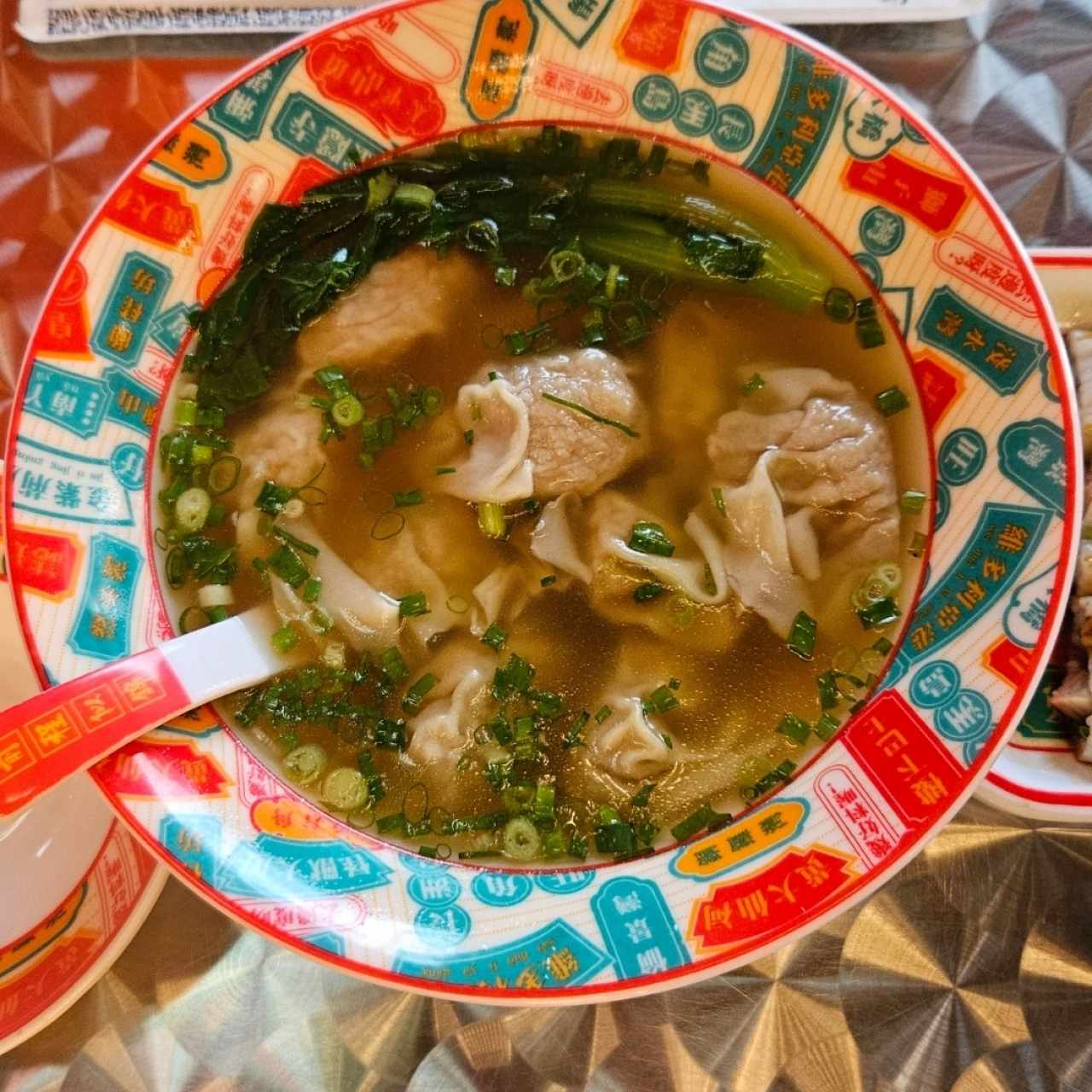 Sopa de wanton de camarón