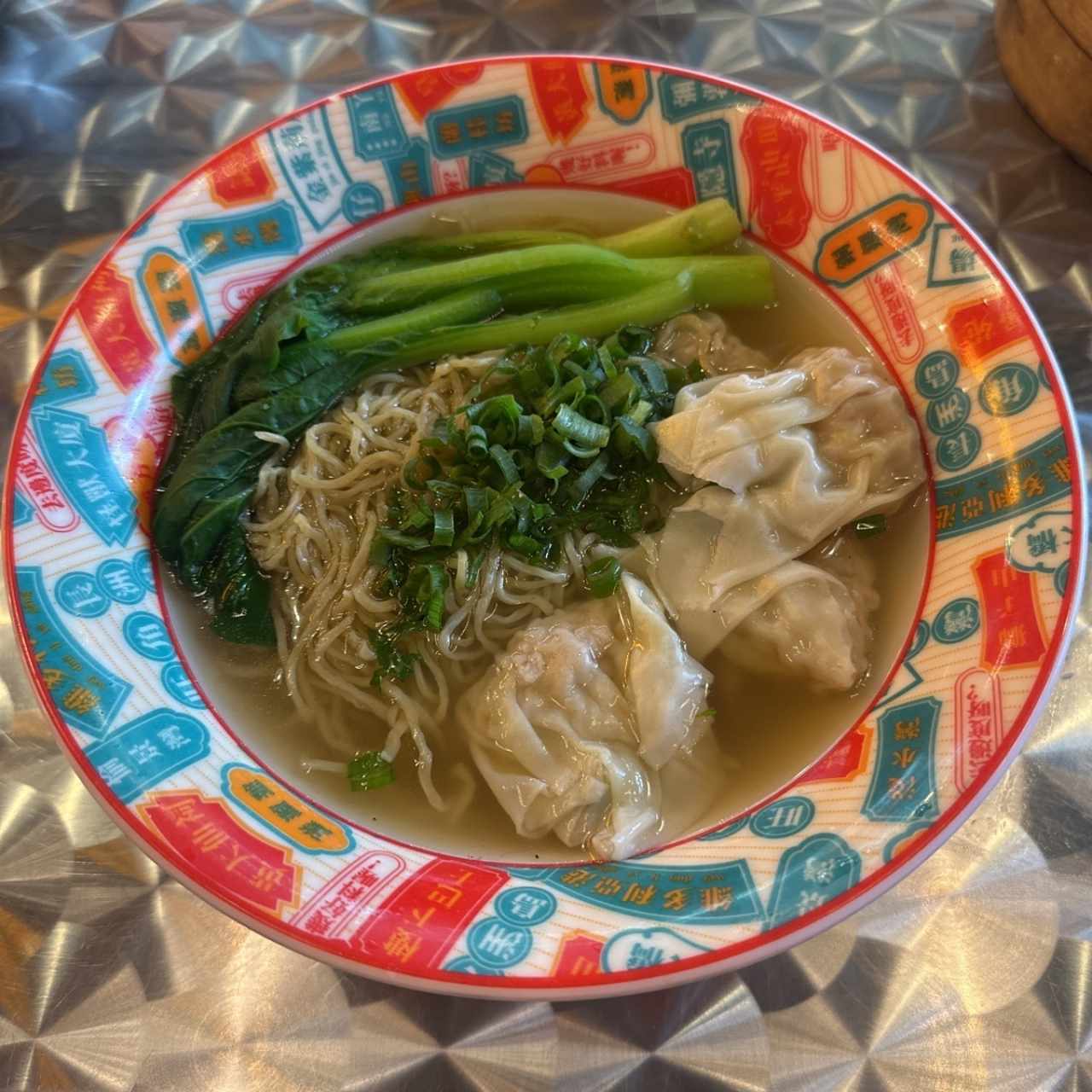 Sopa de wanton de camarón