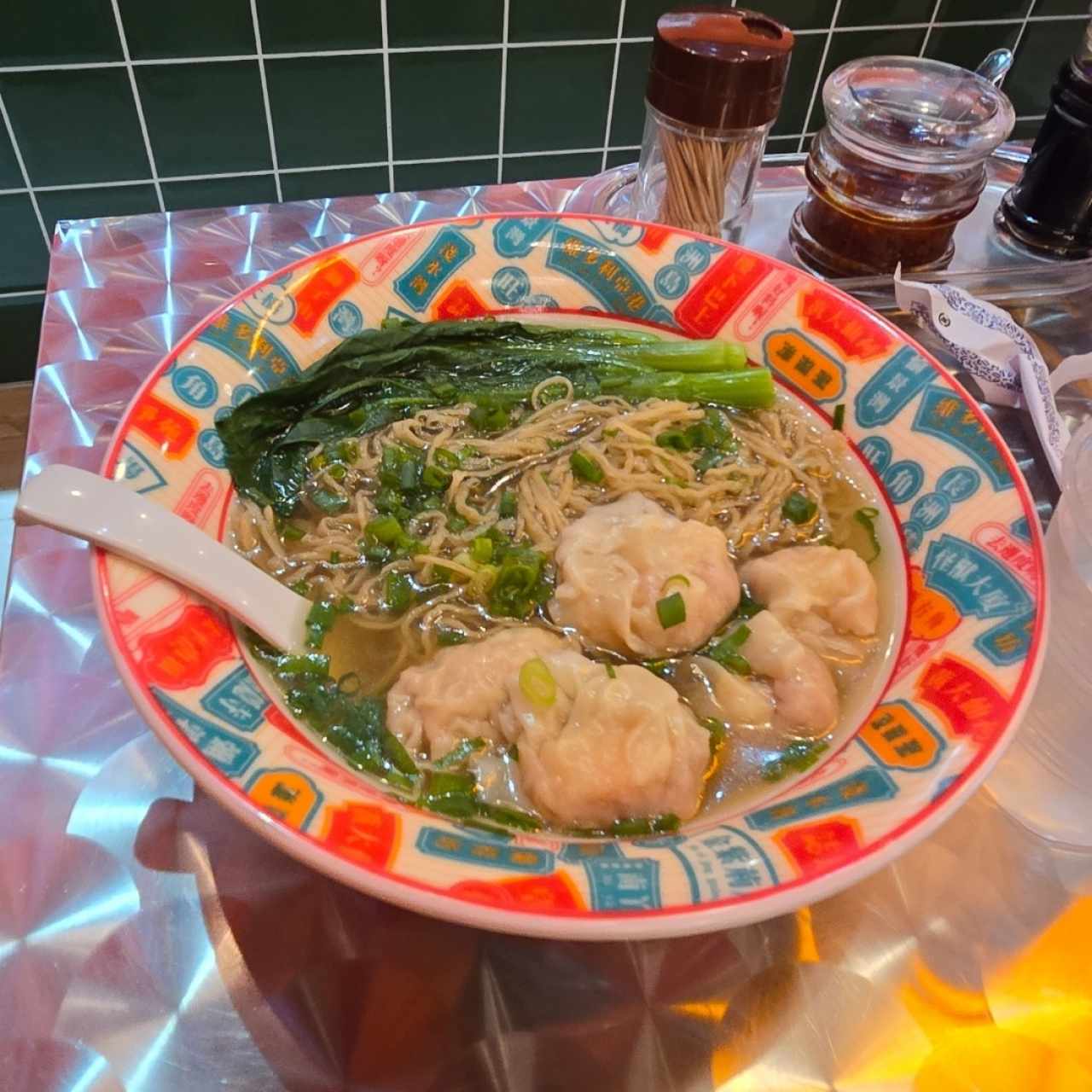 Sopa de wanton de camarón