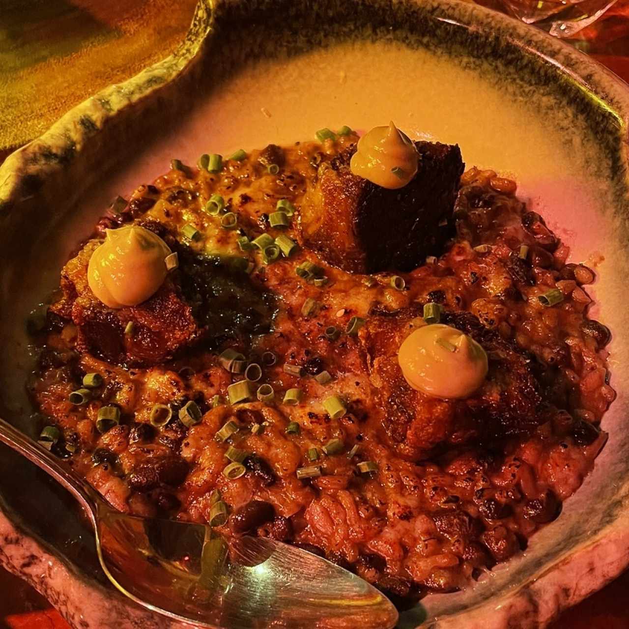 RISOTTO DE FRIJOLES NEGROS Y SHORT RIB