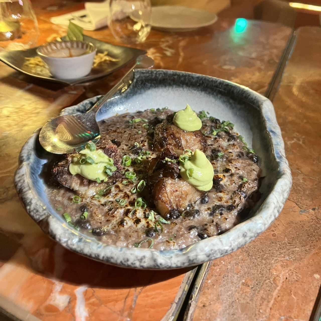 RISOTTO DE FRIJOLES NEGROS Y SHORT RIB