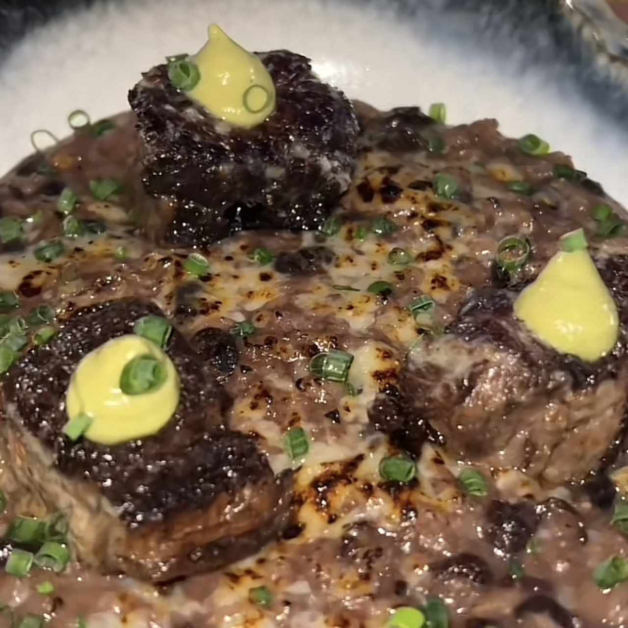 RISOTTO DE FRIJOLES NEGROS Y SHORT RIB