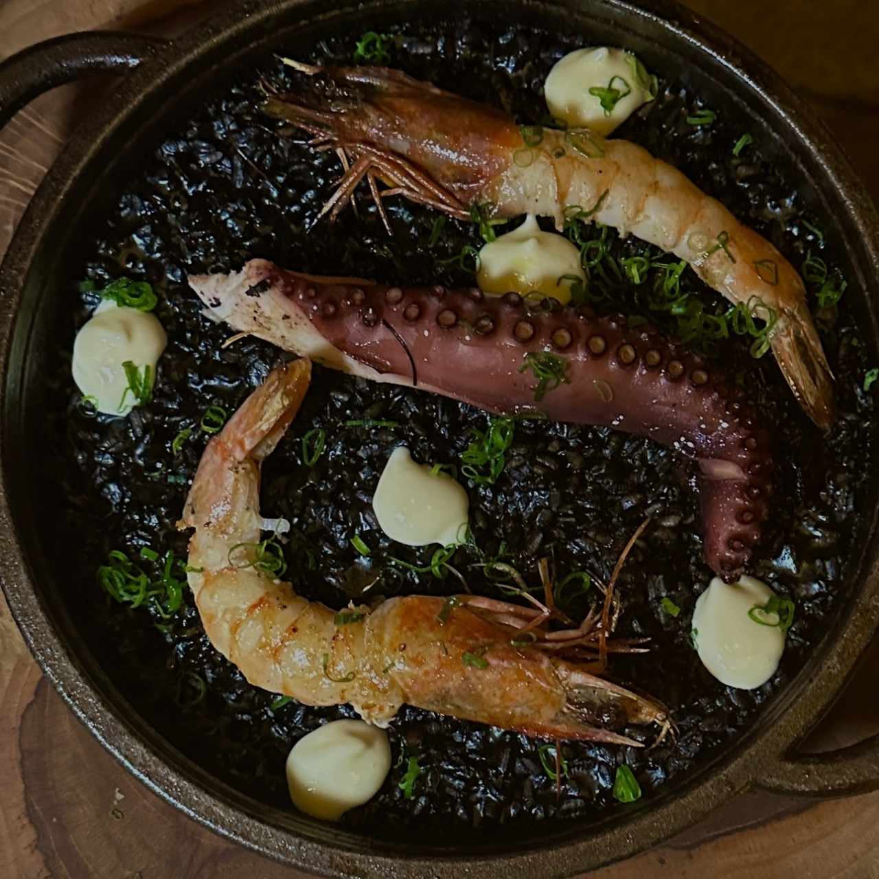 Arroz Negro de Pulpo y Langostinos