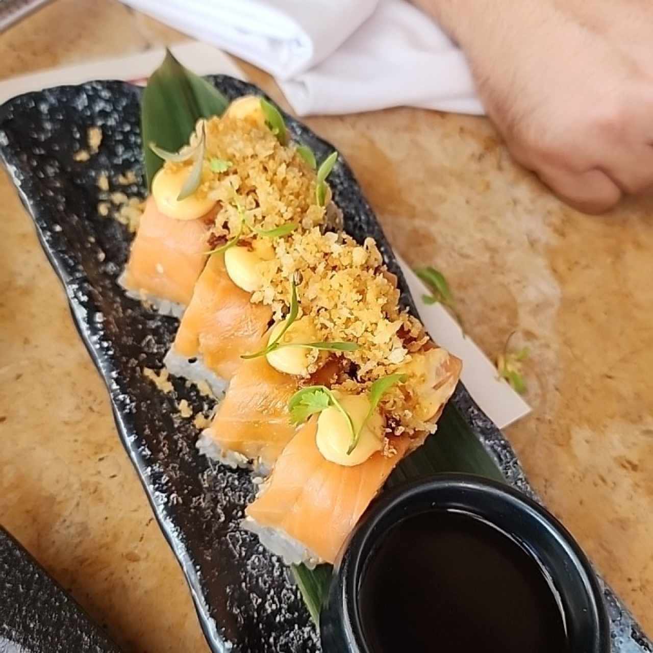 PARA COMPARTIR - SPICY SALMON ROLL