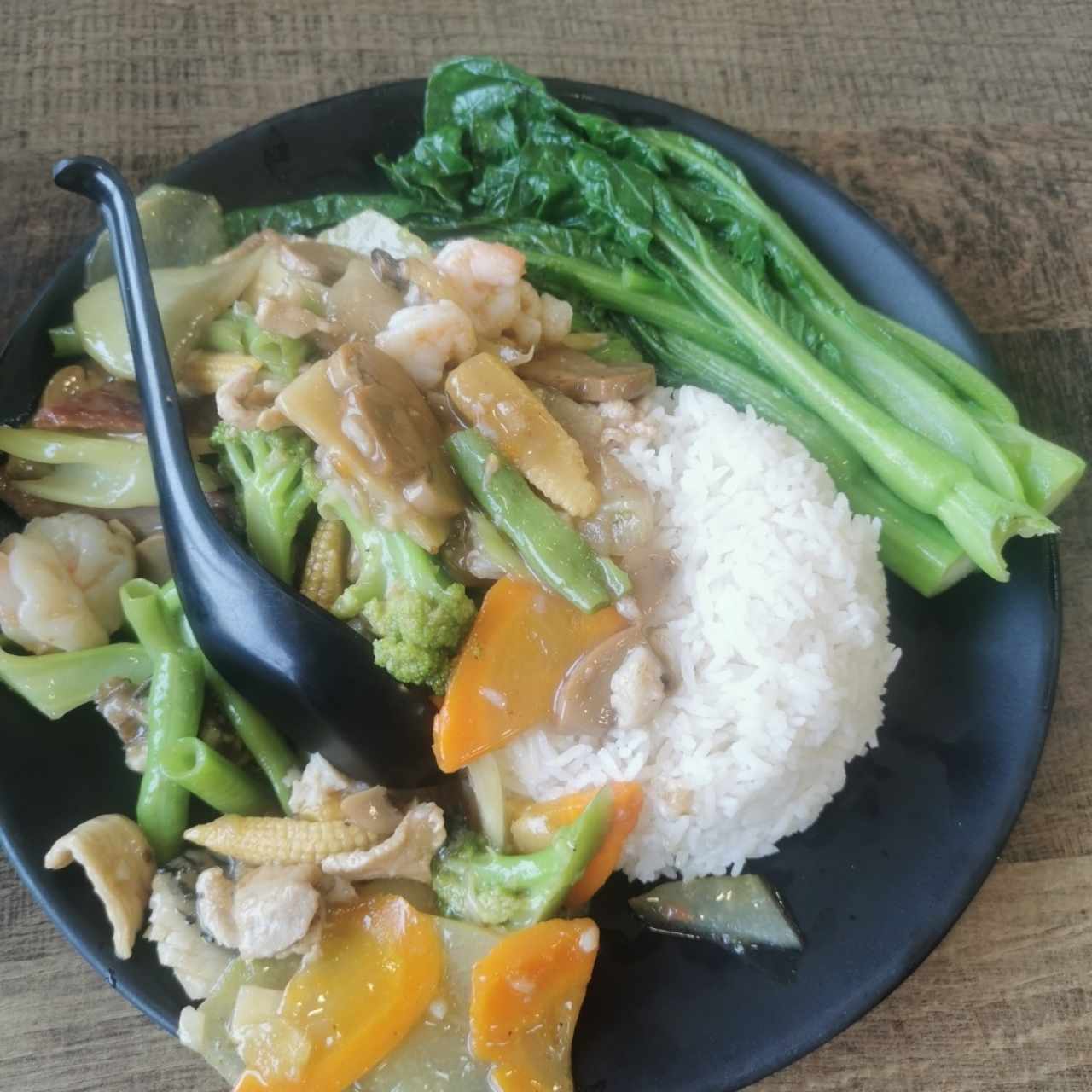 Combo de arroz blanco y combinación de carnes.. 👍😋