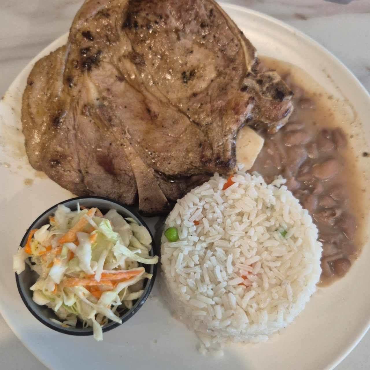Chuleta con frijoles - menú lunch