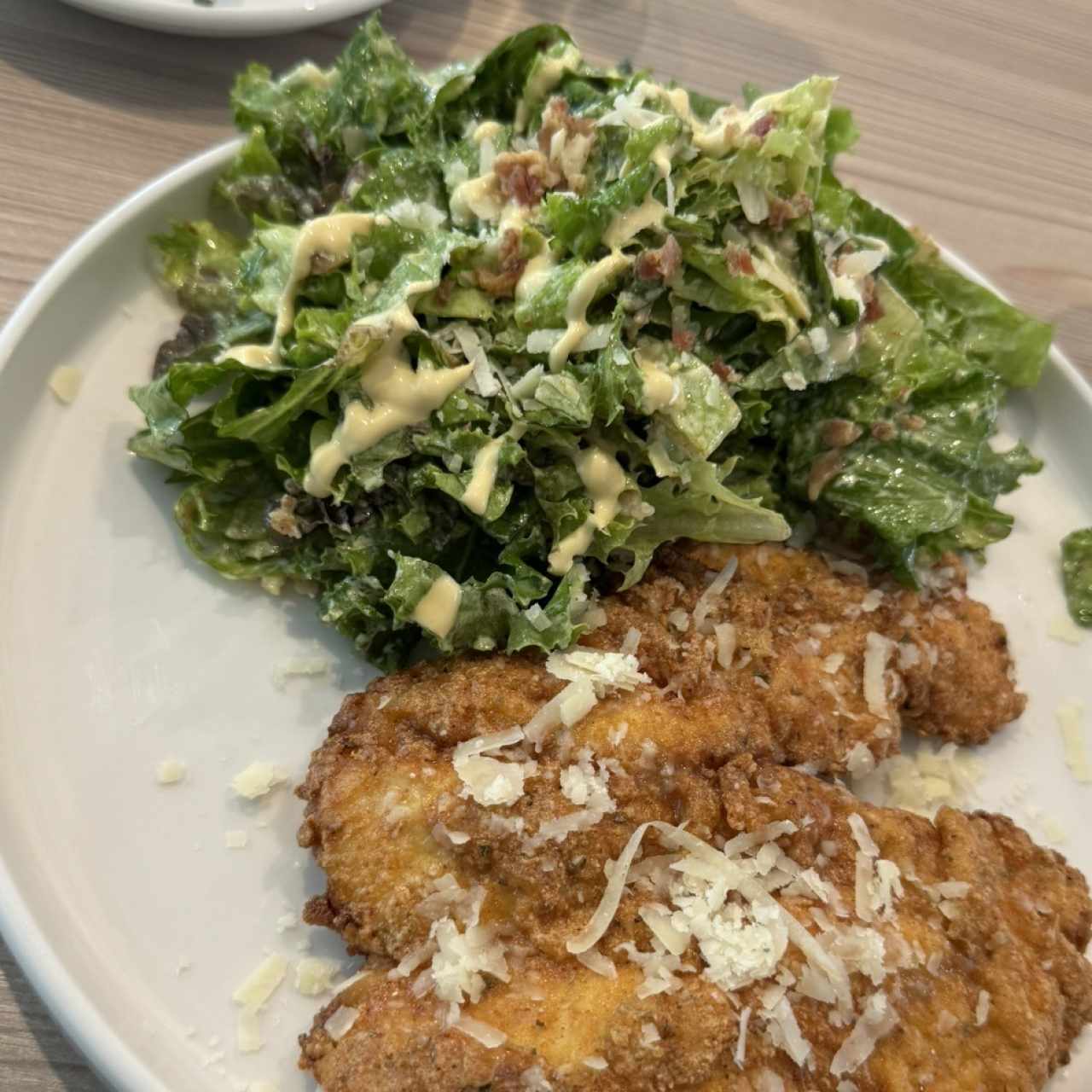 Milanesa de Pollo GF y Ensalada Cesar (GF)