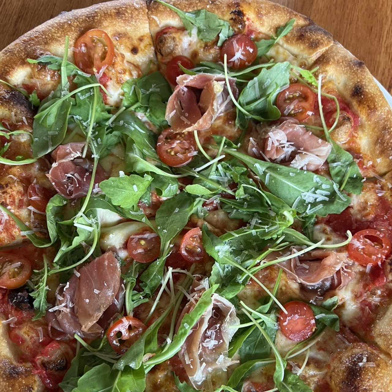 Pizza con prosciutto 