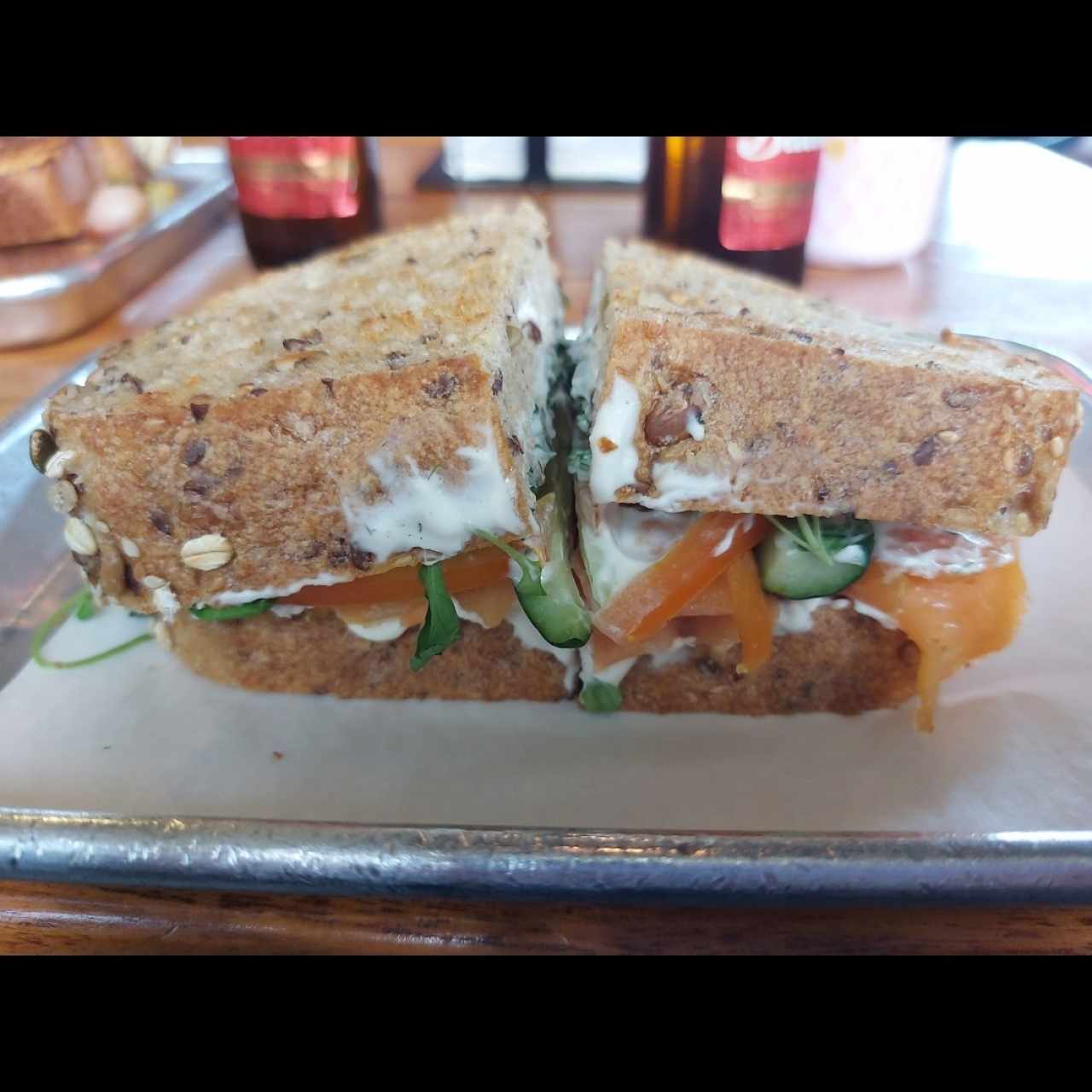 emparedado de salmón