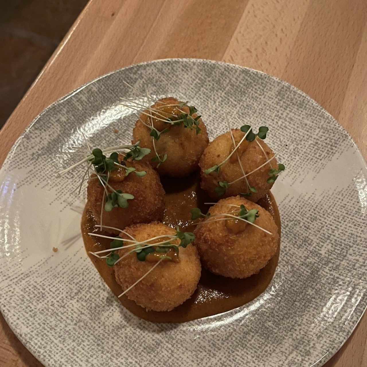 Crocchette di Patata E Formagio con Pomodoro Bruciato