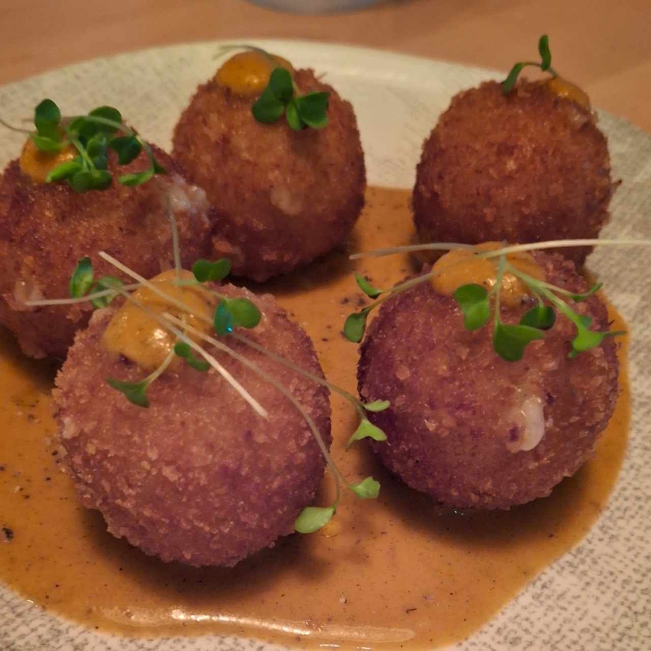 Crocchette di Patata E Formagio con Pomodoro Bruciato