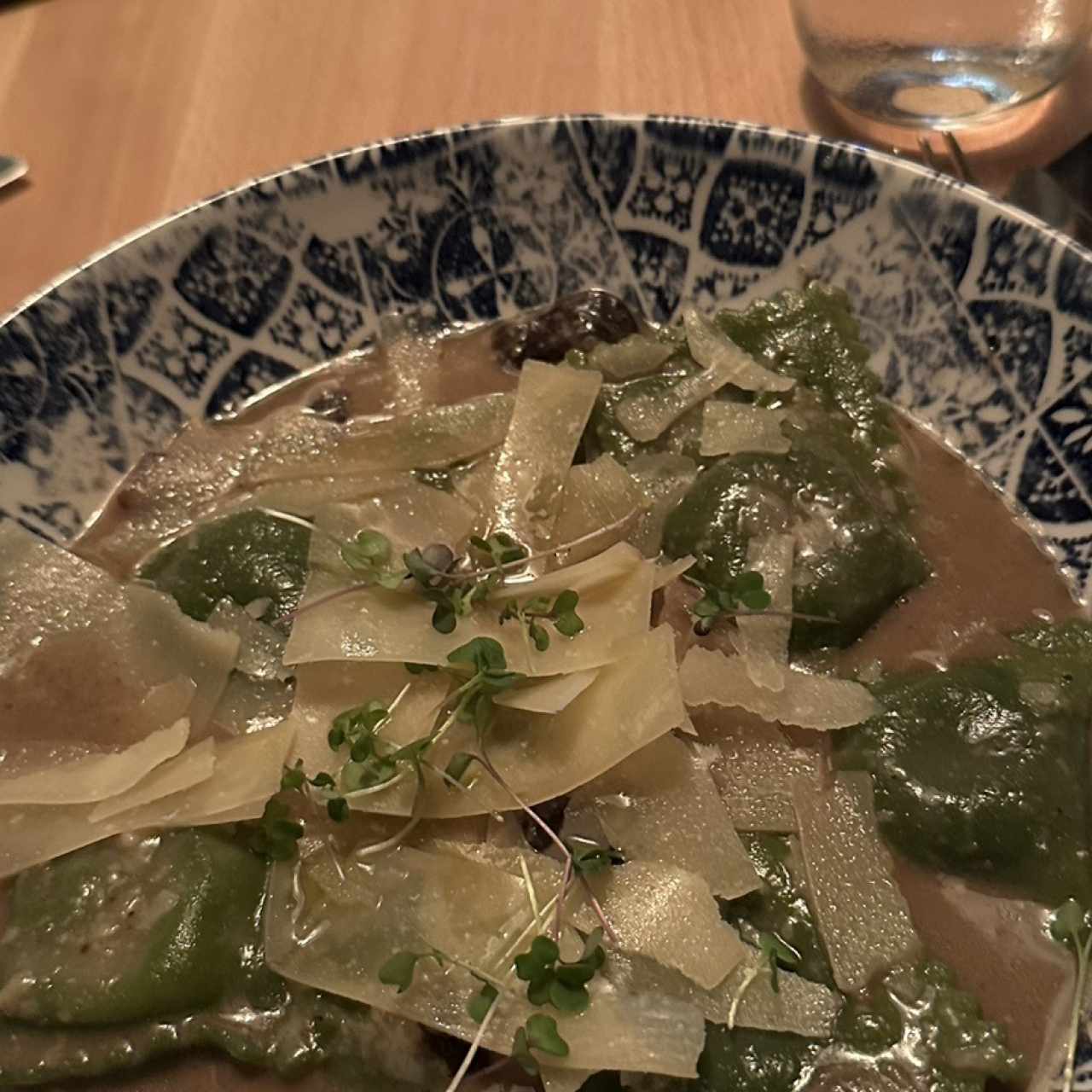Ravioli en salsa de hongos