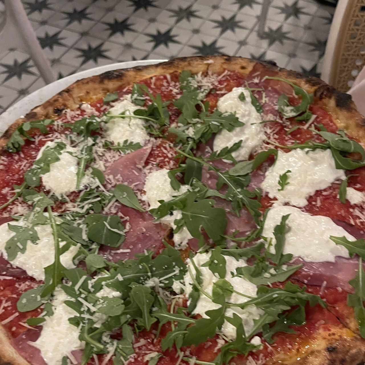 Pizza speck e stracciatella