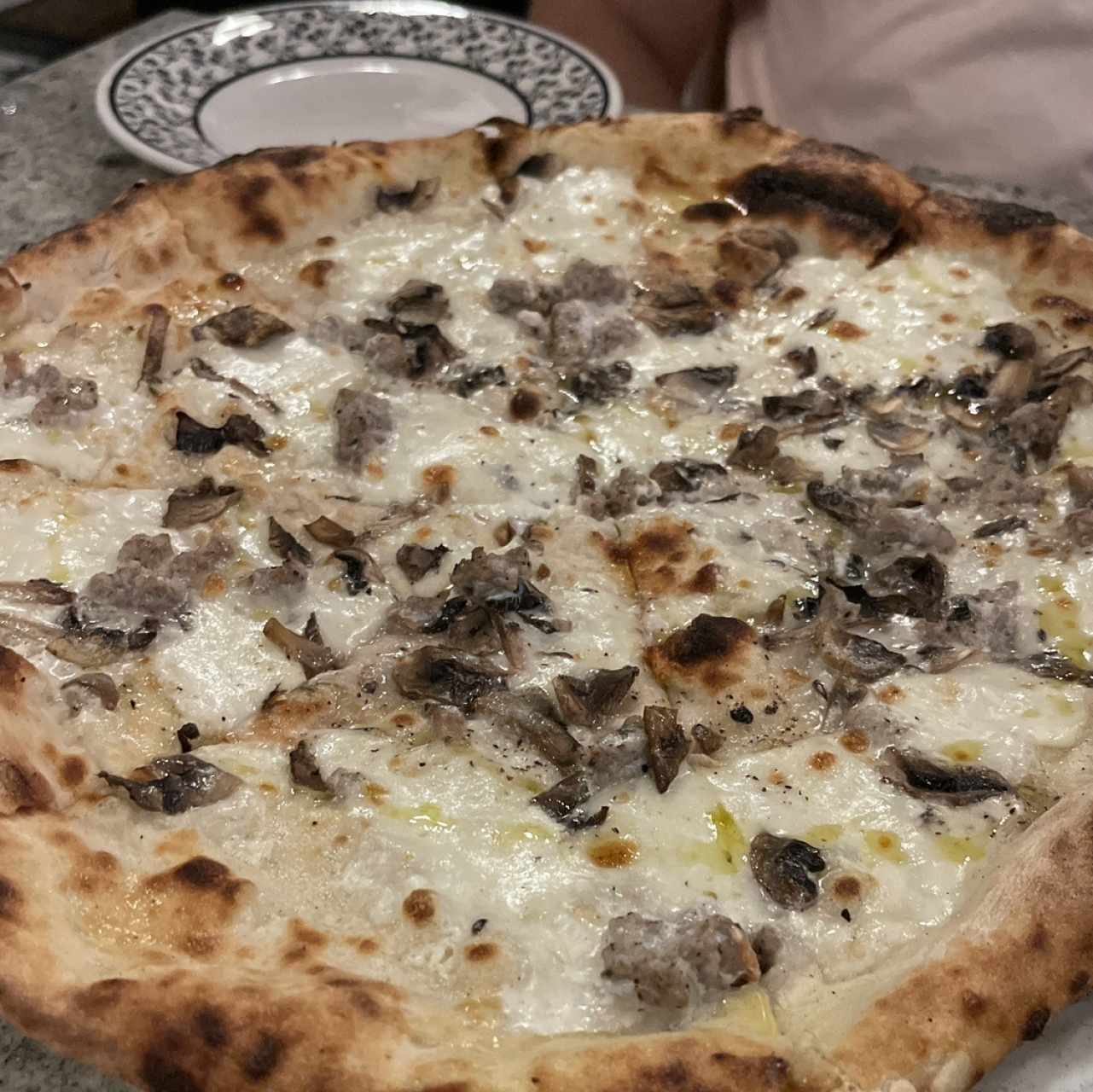 Pizza salsiccia e funghi