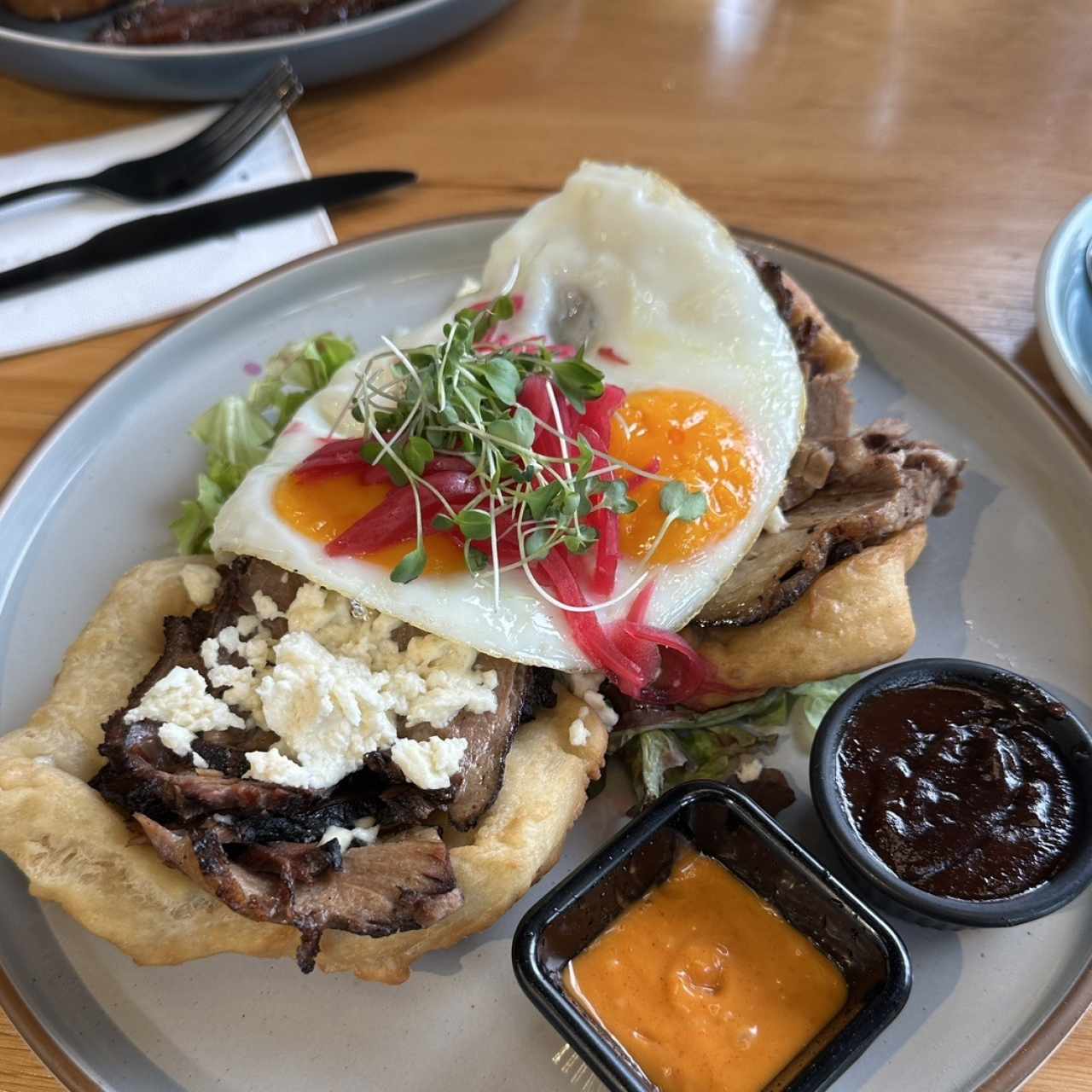 HOJALDRA BRISKET AL ESTILO AU CHEVAL