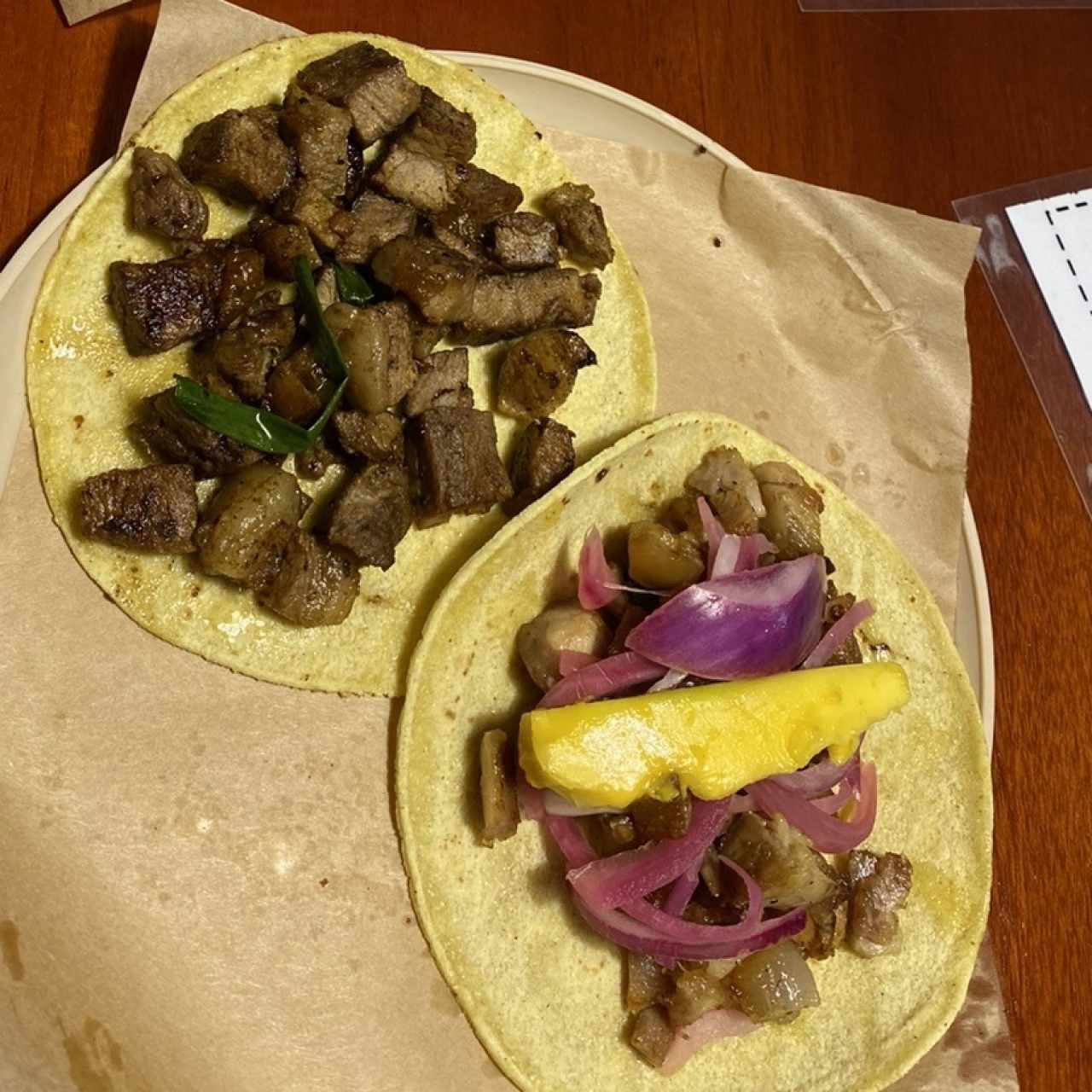 Taco de Chuleta y Taco de Chicharrón 