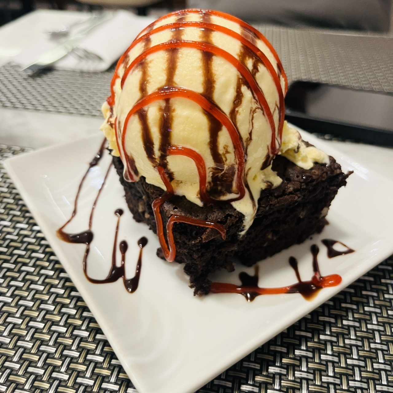 Brownie con helado