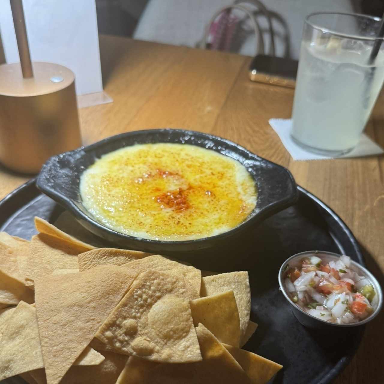 Queso Fundido con Chorizo