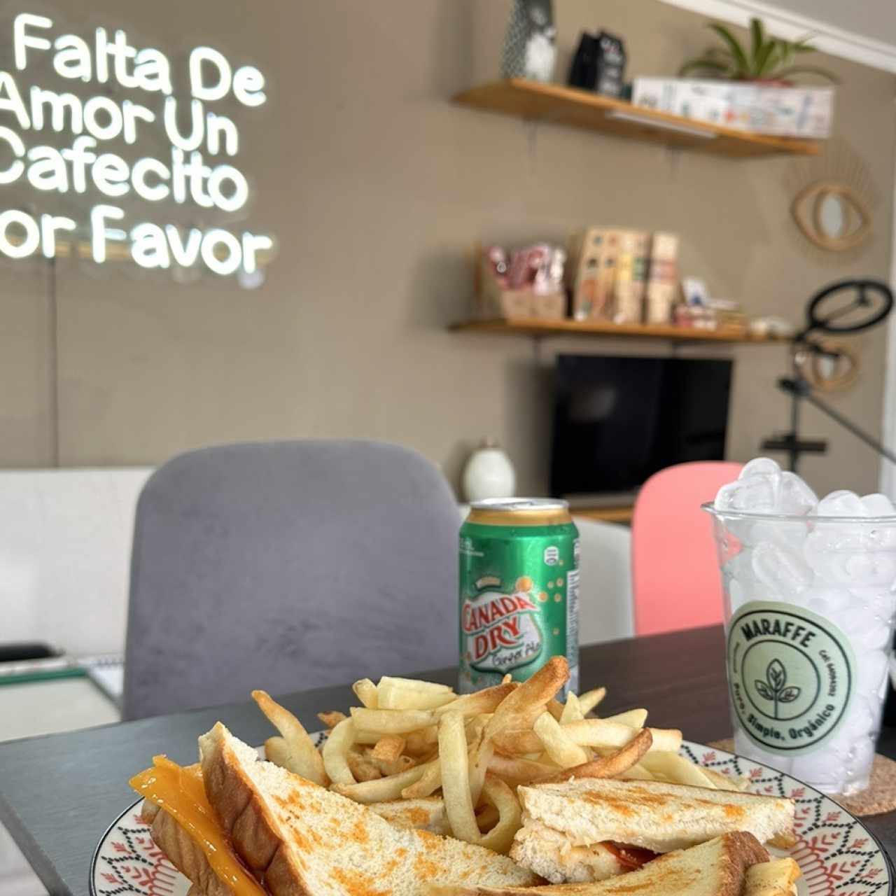 Sandwich de peperoni con dos quesos 