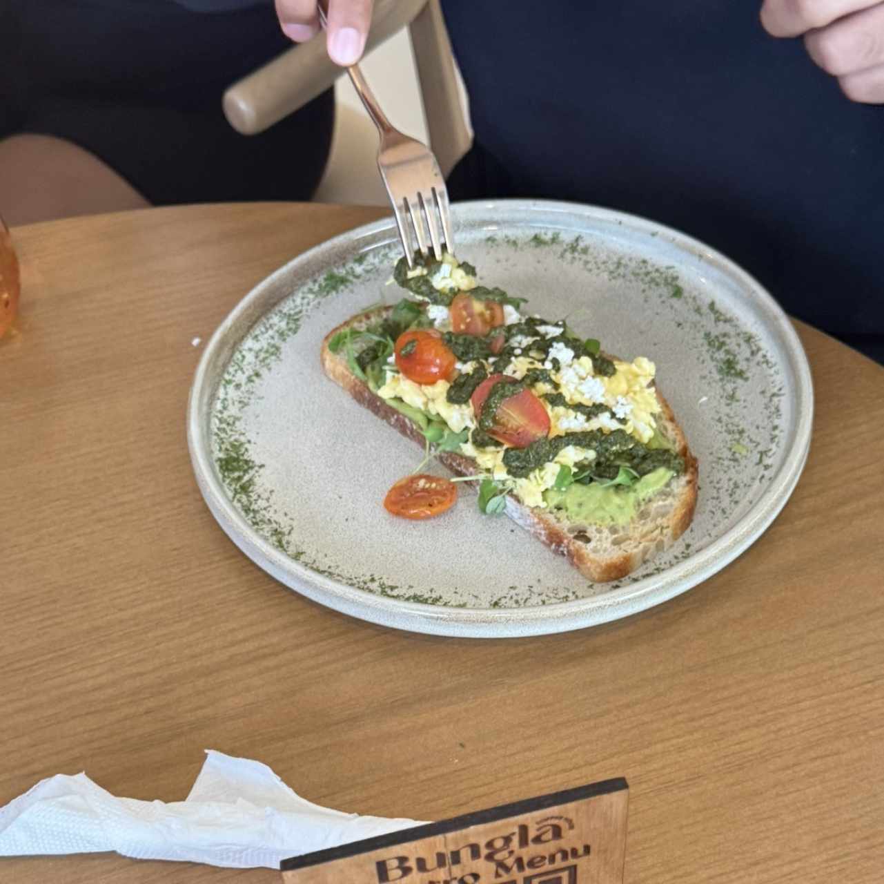 DESAYUNOS - BUNGLA AVOCADO TOAST