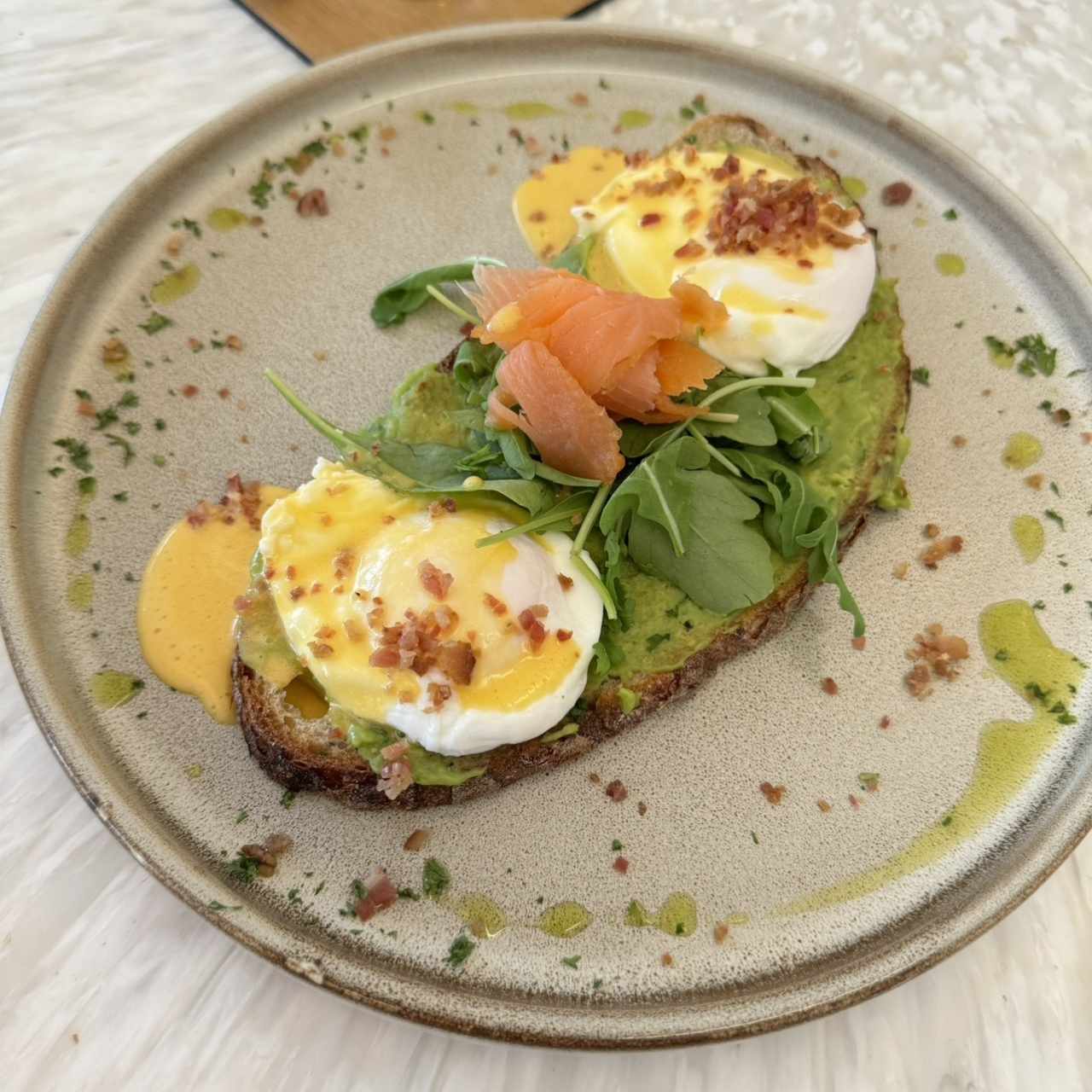 HUEVOS BENEDICTINOS CON SALMÓN