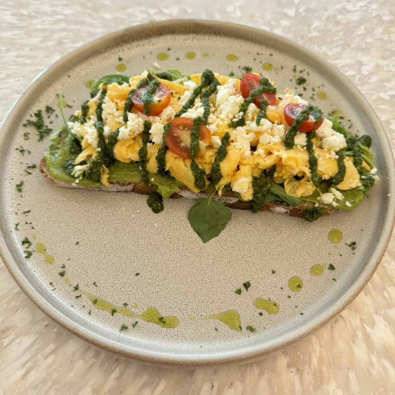 DESAYUNOS - BUNGLA AVOCADO TOAST