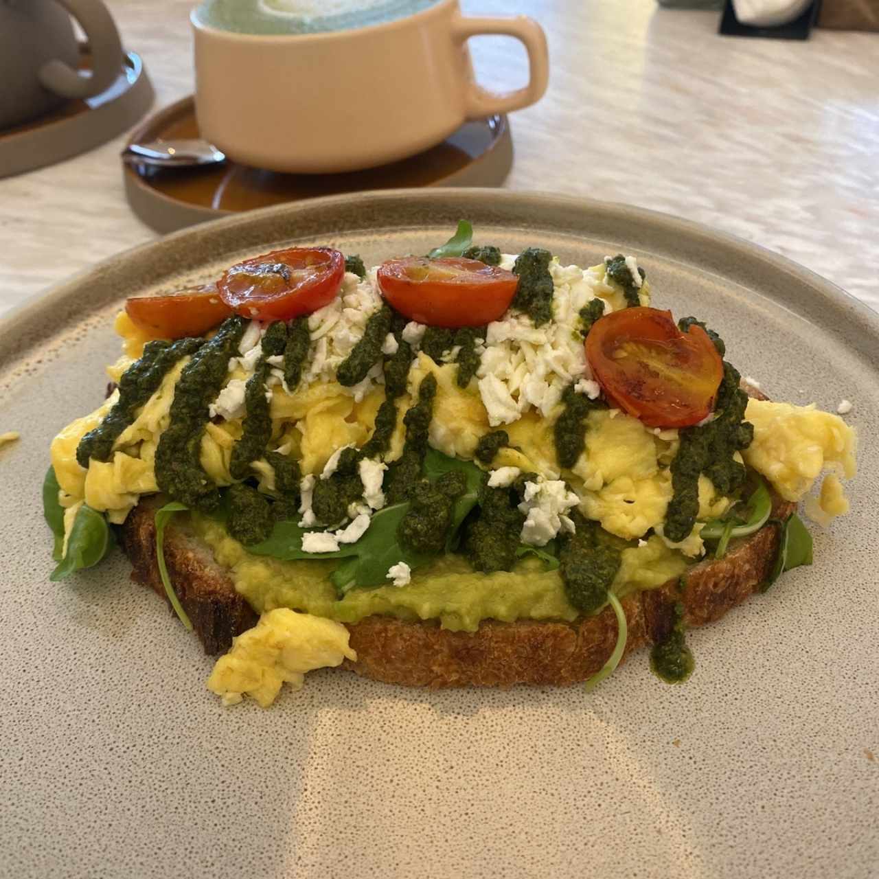 DESAYUNOS - BUNGLA AVOCADO TOAST