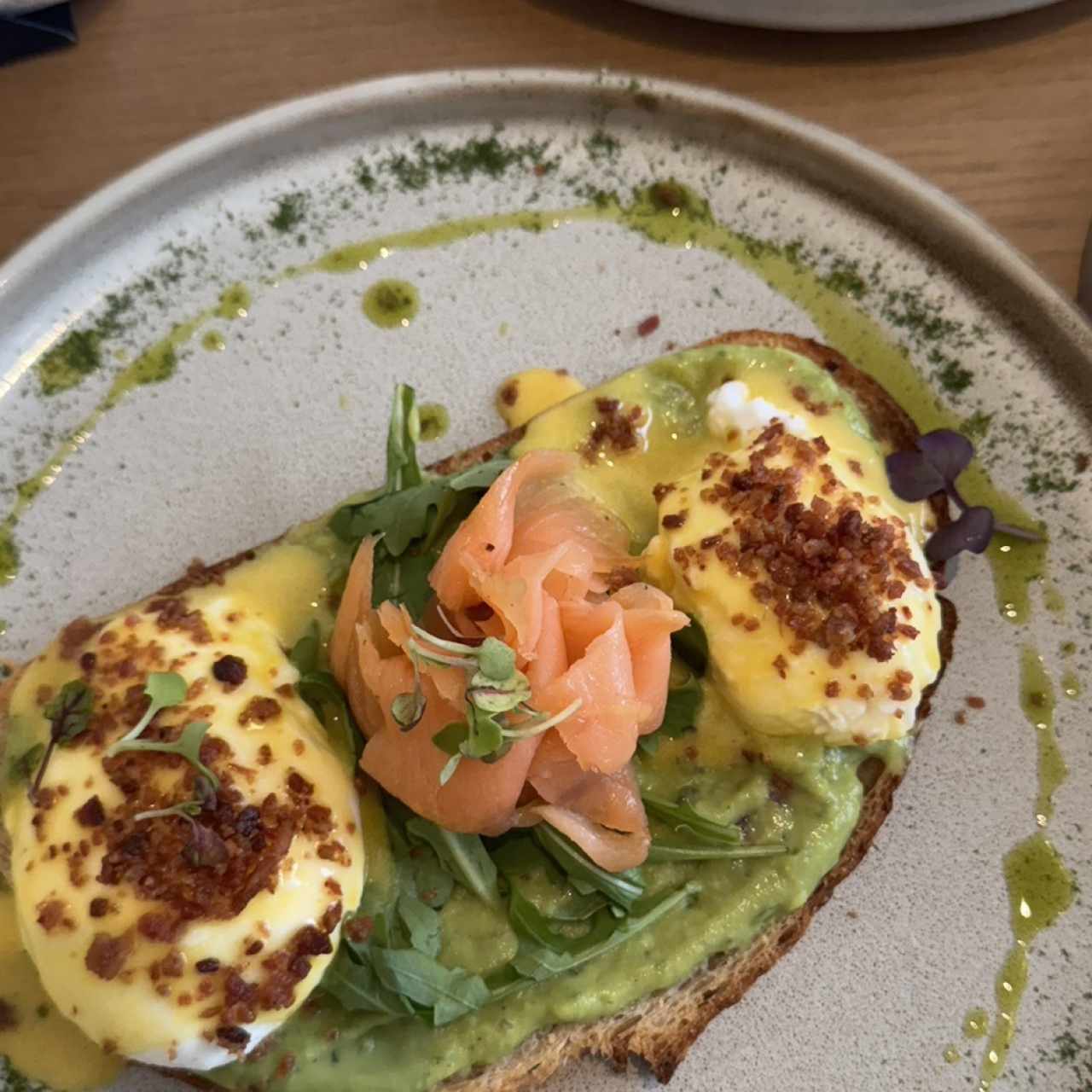 HUEVOS BENEDICTINOS CON SALMÓN