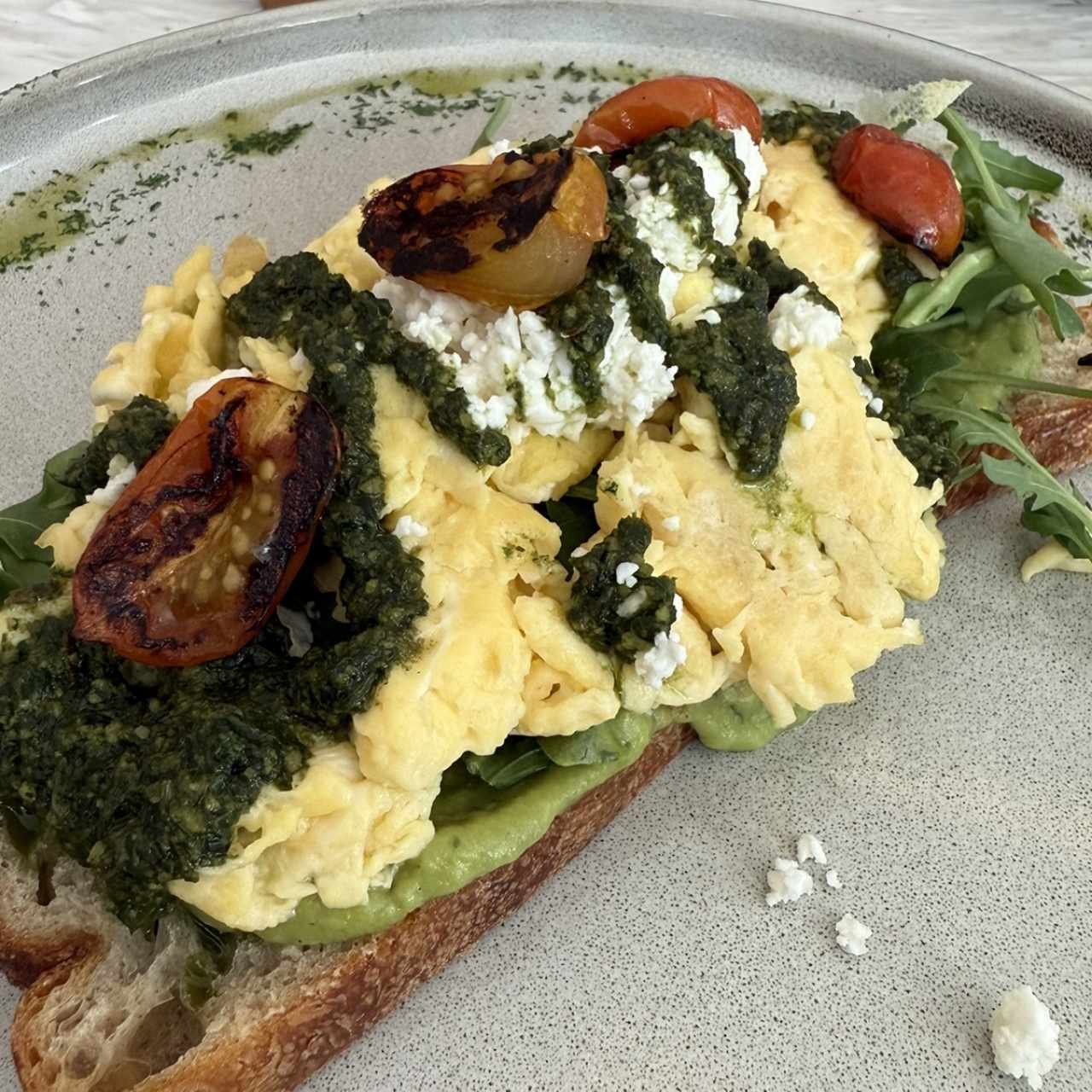 DESAYUNOS - BUNGLA AVOCADO TOAST