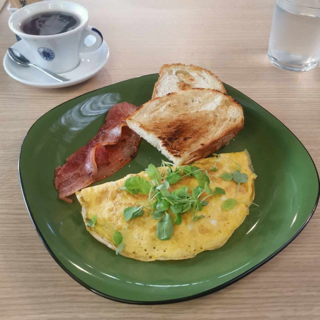 Omelete de queso 🧀 con pan 🍞 de masa madre