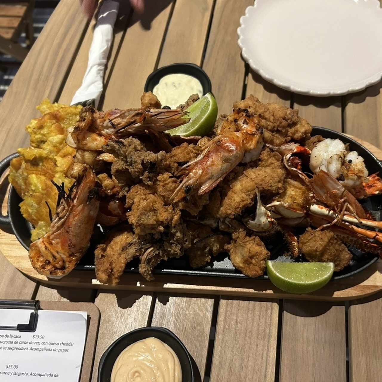 PLATOS FUERTES - Picada de mariscos