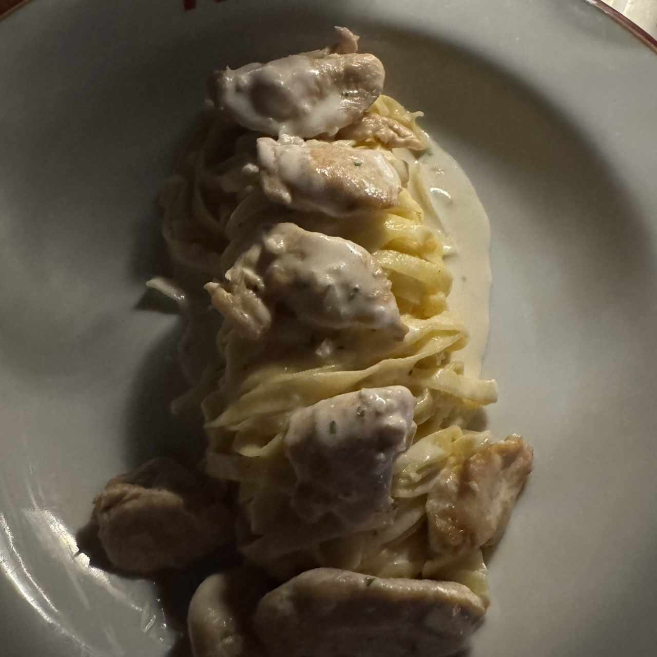 Fettucini en Salsa Blanca con pollo